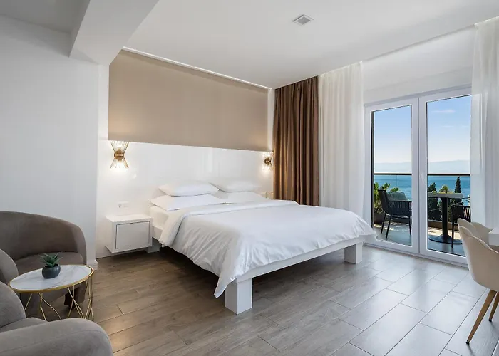 Luxury Bane, Heated Private Pool And Jacuzzi, Sandy 120m Far, 12 Pax