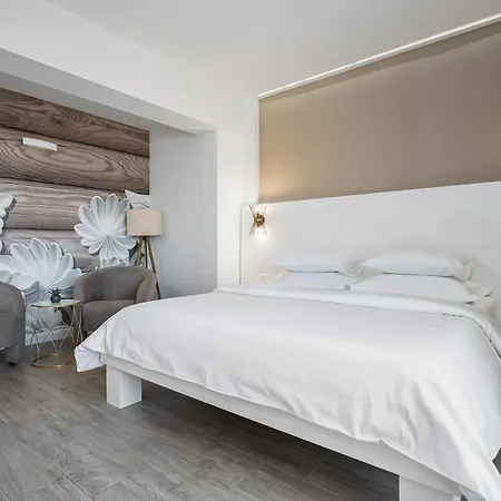 Luxury Bane, Heated Private Pool And Jacuzzi, Sandy 120m Far, 12 Pax Villa *