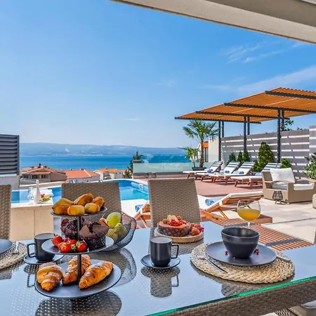 Luxury Bane, Heated Private Pool And Jacuzzi, Sandy 120m Far, 12 Pax Villa Duce