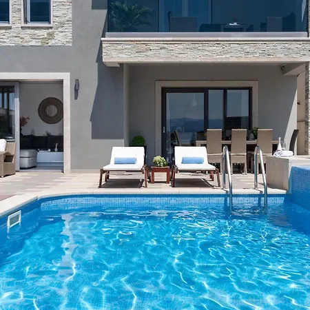 Luxury Bane, Heated Private Pool And Jacuzzi, Sandy 120m Far, 12 Pax *
