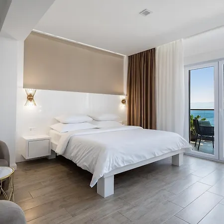 Luxury Bane, Heated Private Pool And Jacuzzi, Sandy 120m Far, 12 Pax