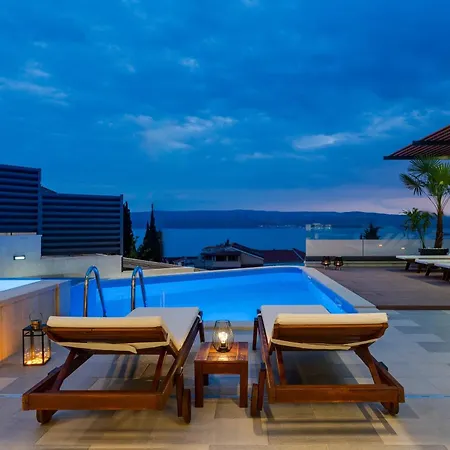 Luxury Bane, Heated Private Pool And Jacuzzi, Sandy 120m Far, 12 Pax Duce