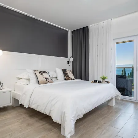 Luxury Bane, Heated Private Pool And Jacuzzi, Sandy 120m Far, 12 Pax