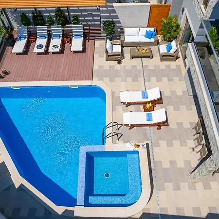Villa Luxury Bane, Heated Private Pool And Jacuzzi, Sandy 120m Far, 12 Pax Duce