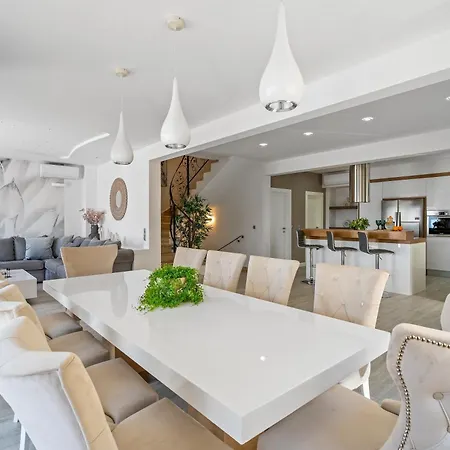 Villa Luxury Bane, Heated Private Pool And Jacuzzi, Sandy 120m Far, 12 Pax