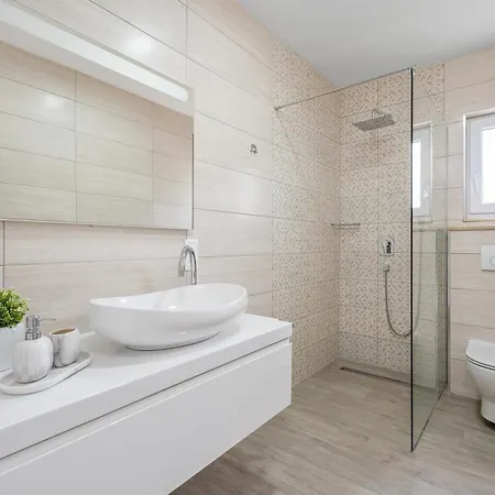 Luxury Bane, Heated Private Pool And Jacuzzi, Sandy 120m Far, 12 Pax Duce