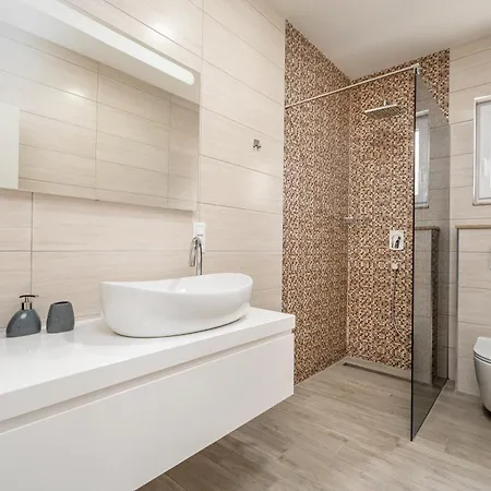 Luxury Bane, Heated Private Pool And Jacuzzi, Sandy 120m Far, 12 Pax