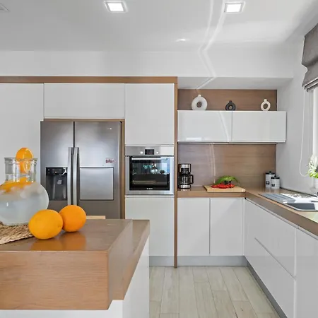 Luxury Bane, Heated Private Pool And Jacuzzi, Sandy 120m Far, 12 Pax * Duće