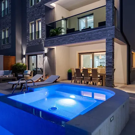 Luxury Bane, Heated Private Pool And Jacuzzi, Sandy 120m Far, 12 Pax Villa