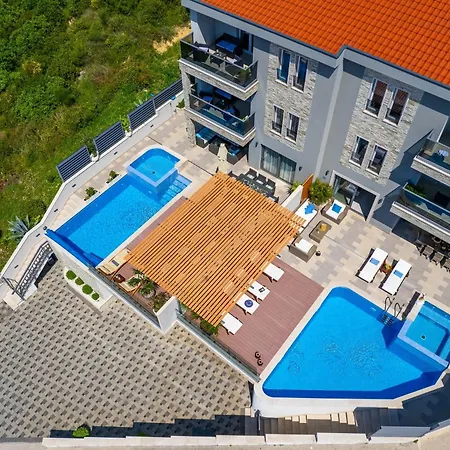 Luxury Bane, Heated Private Pool And Jacuzzi, Sandy 120m Far, 12 Pax * Duce